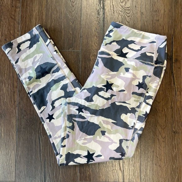 Monrow camo leggings SZ LG - Picture 1 of 7